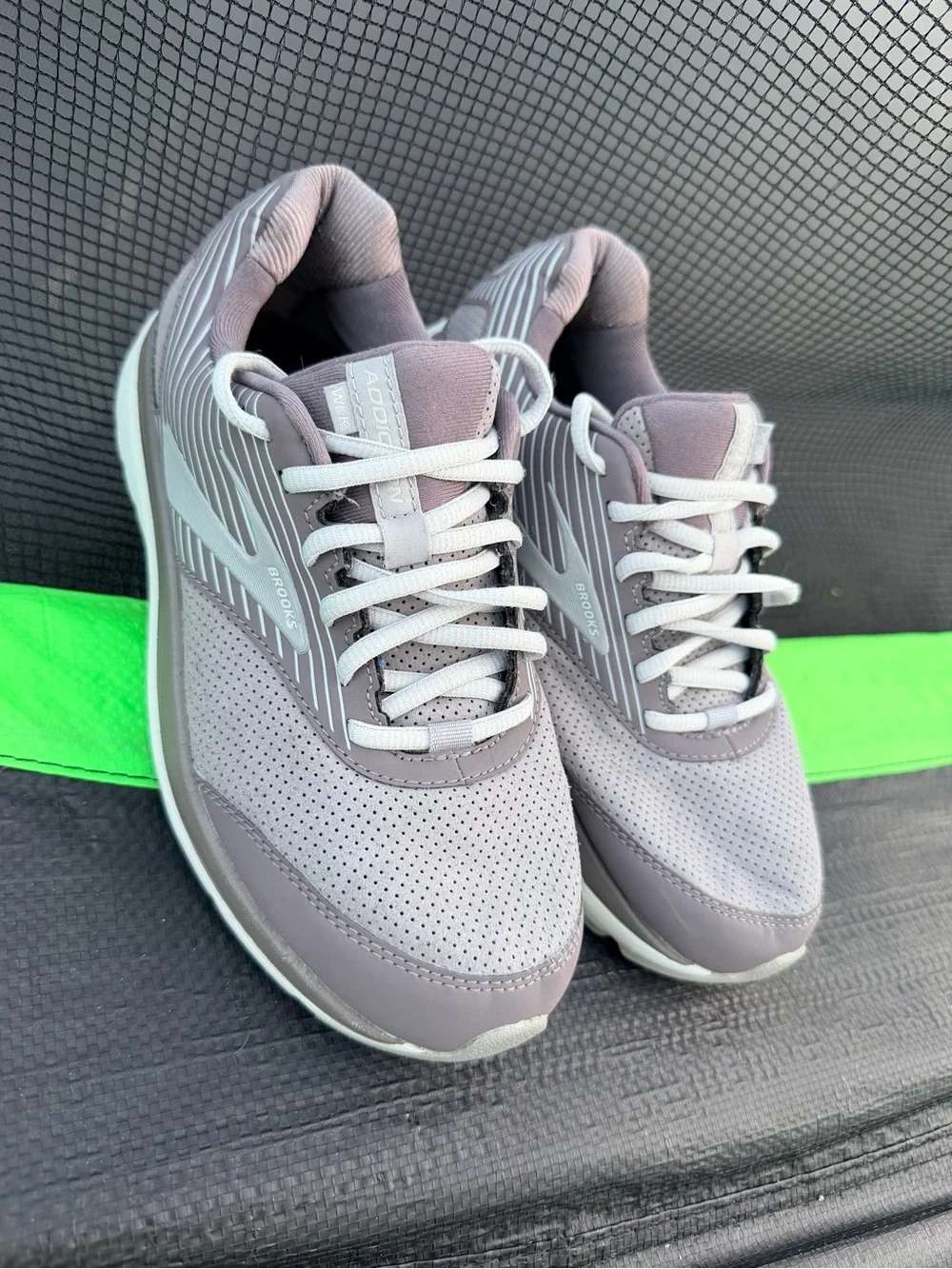 Brooks Addiction Walker Gray Running Shoes Sneakers Sz 8.5 Womens